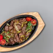 Филе косули с овощами на чугуне
