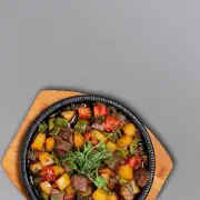 Оленина жареная с овощами